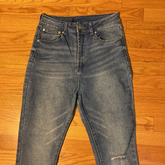 Akira super high rise skinny jean. Size 13(30) - Picture 3 of 12